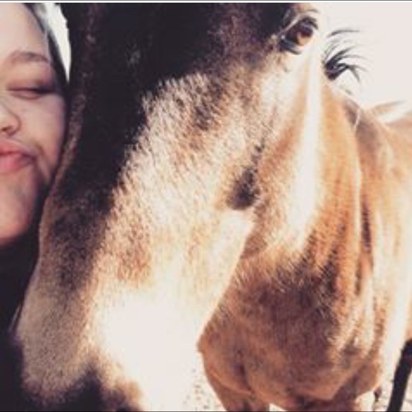 Meet your Posher, Hannah - Picture 3 of 3